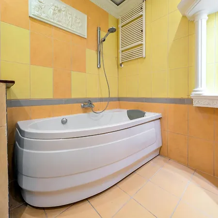 Rynek With Mezzanine By Bookinghost * Βρότσλαβ